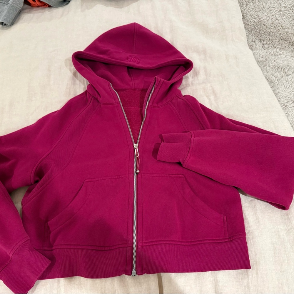 Lululemon Fuchsia scuba half zip